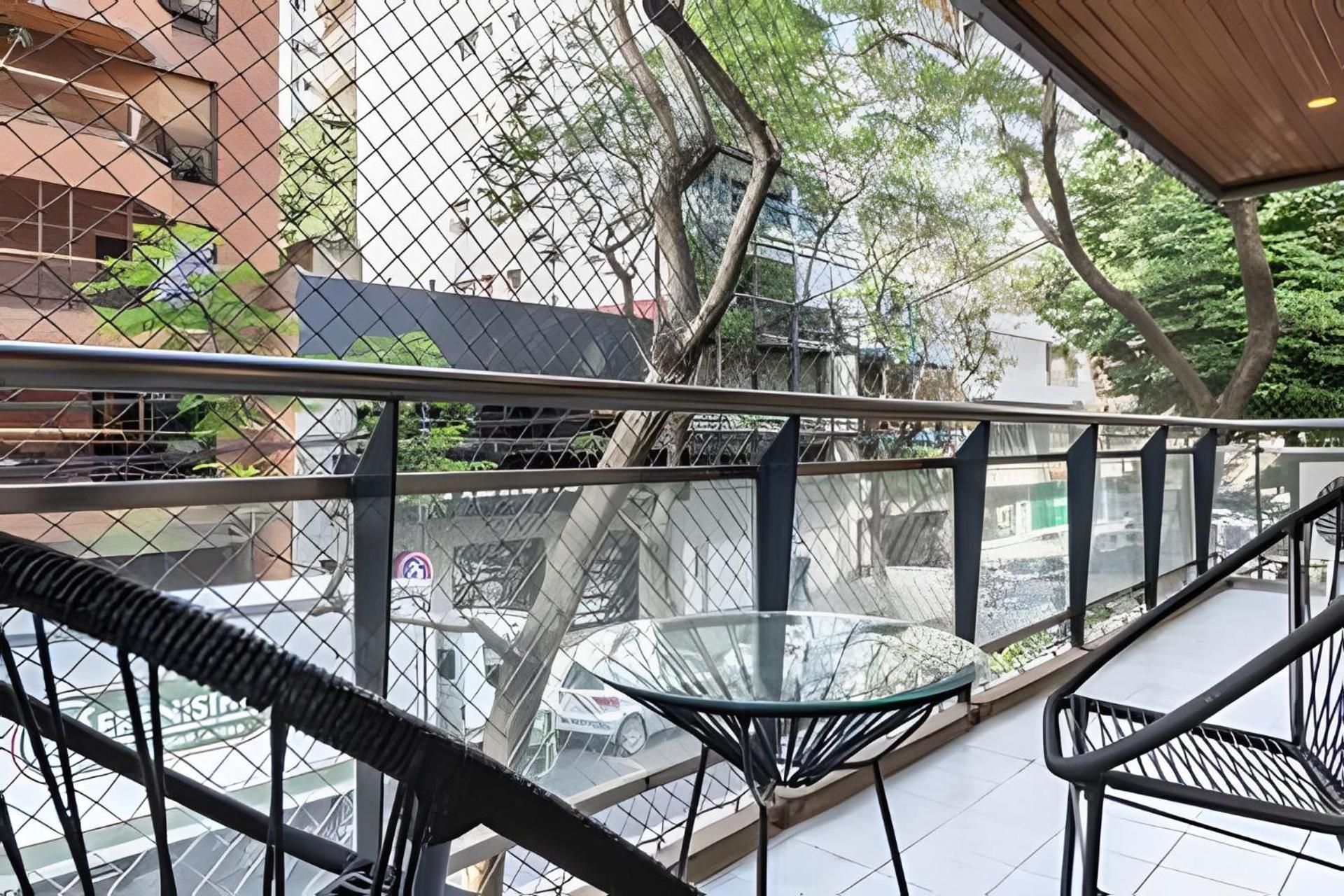 Familiar Gran Ubicacion Y Gran Balcon *